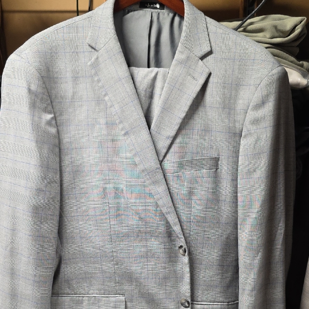 Pronto Uomo Gray Sport Coat with Textured Fabric and Notched Lapels